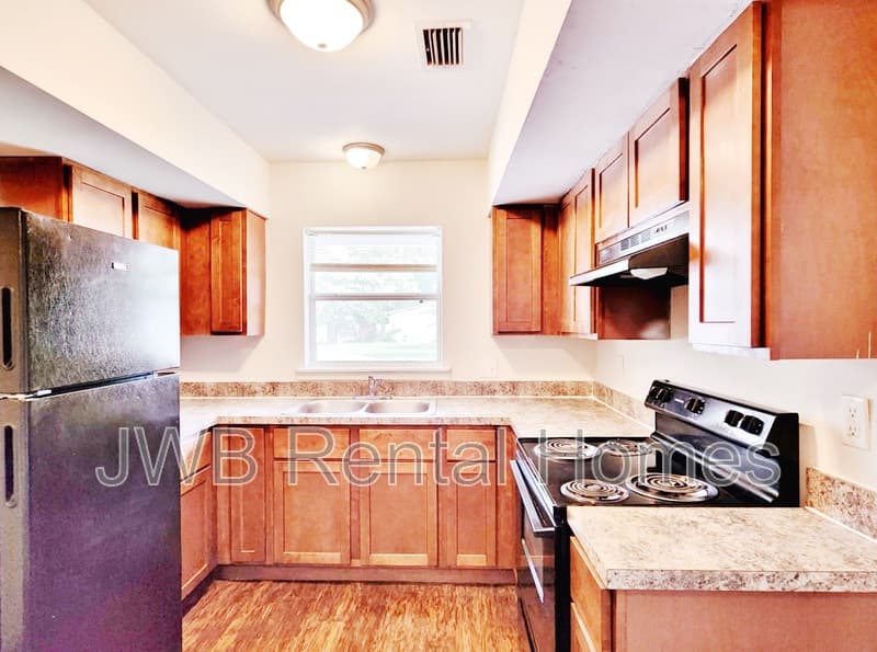 Jacksonville House: 7532 Canaveral Rd
