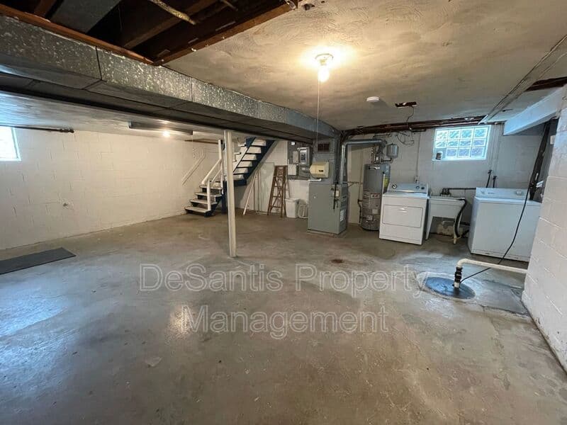 Pittsburgh House: 157 Merritt Avenue