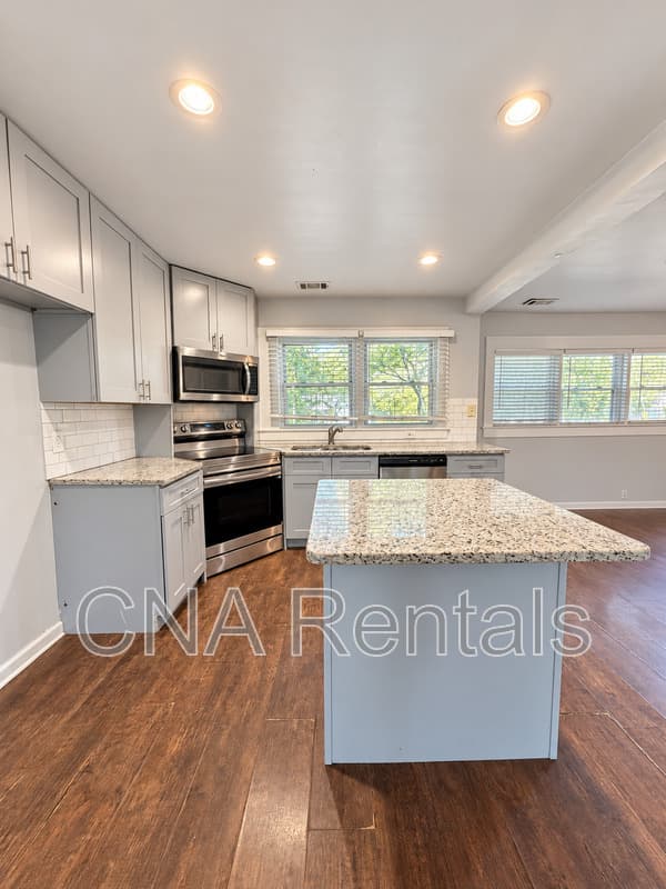 Smyrna House: 584 Taylor Dr SE