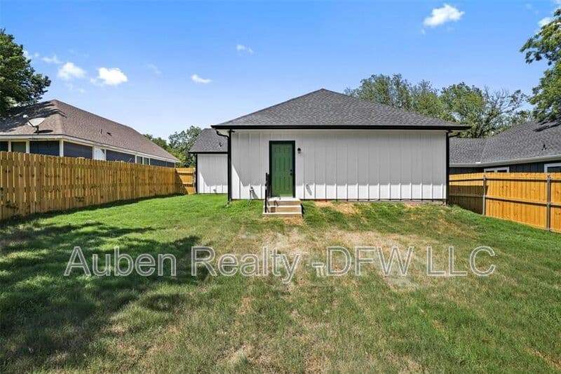 Denison House: 512 E Heron Street