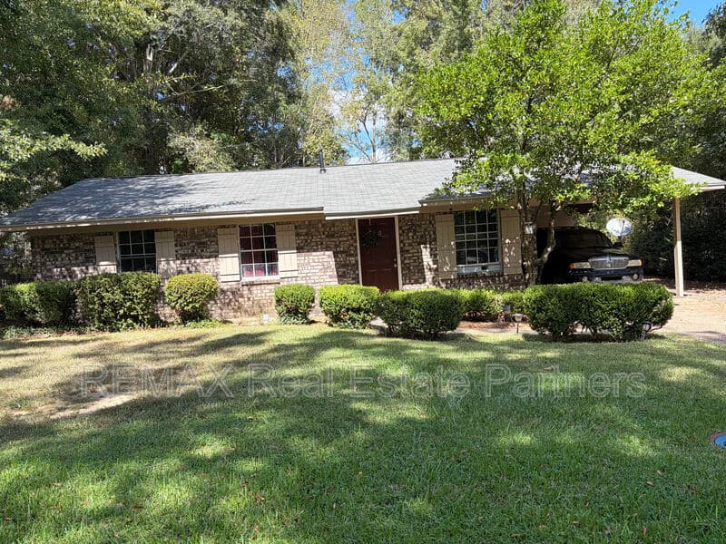 Hattiesburg House: 306 Bowling St