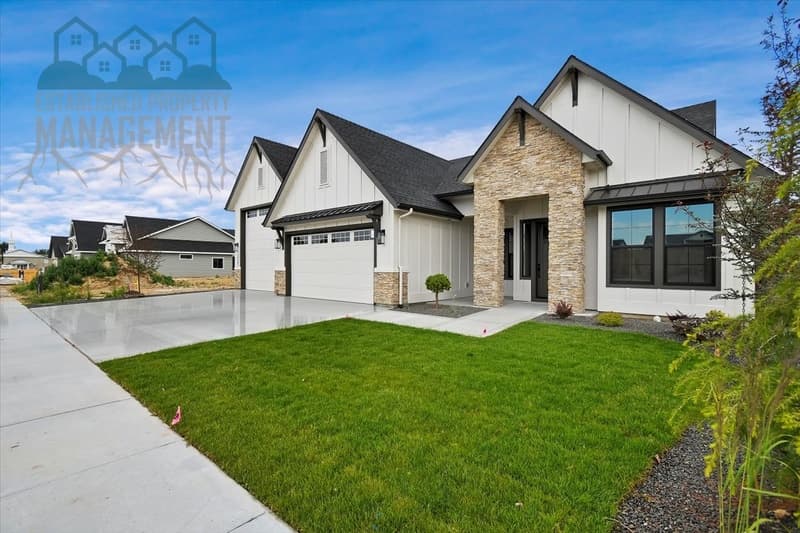 Star House: 10642 West Lothbury Drive