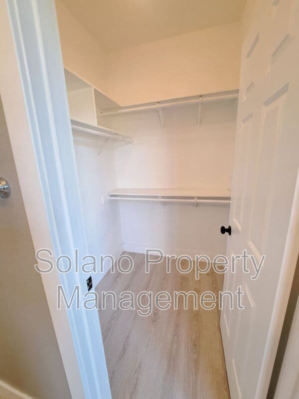 Vacaville House: 472 Somerville Circle