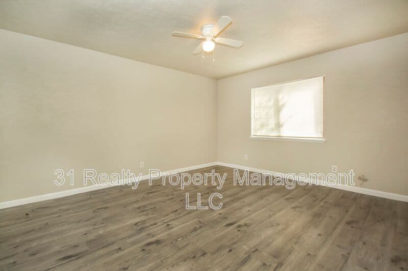 Dallas House: 7062 Pineberry Road