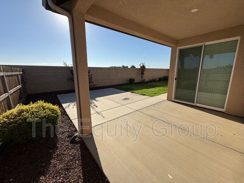 Visalia House: 3208 North Rova Ct