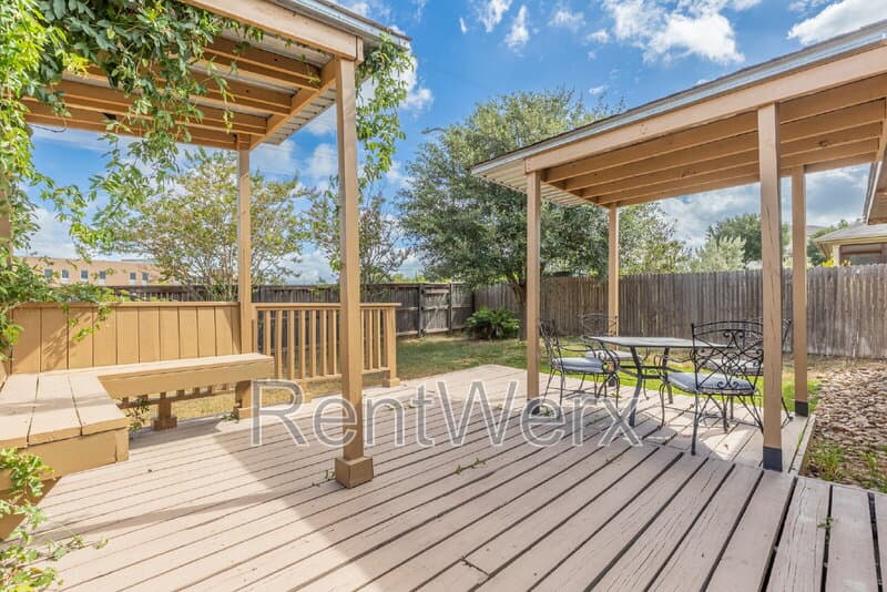 San Antonio House: 5815 Southern Knoll