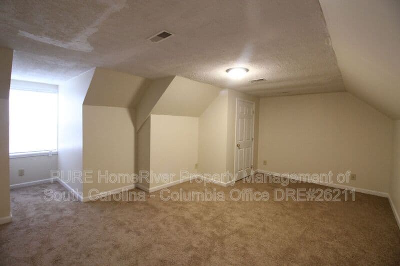 West Columbia House: 403 Charwood Ln