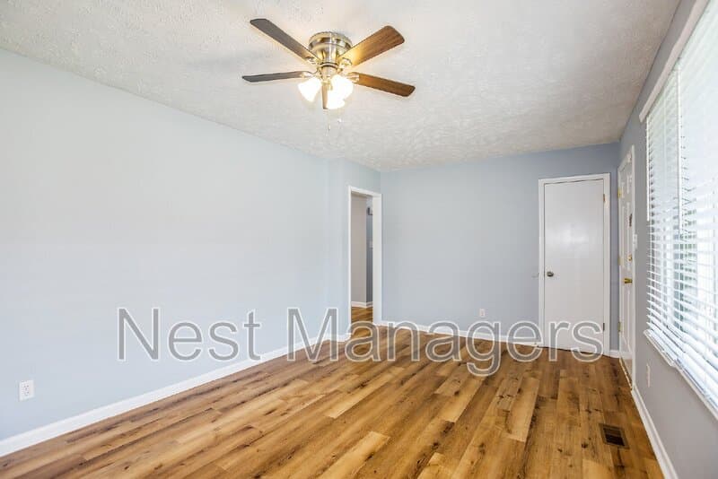 Fayetteville House: 124 Golf Drive