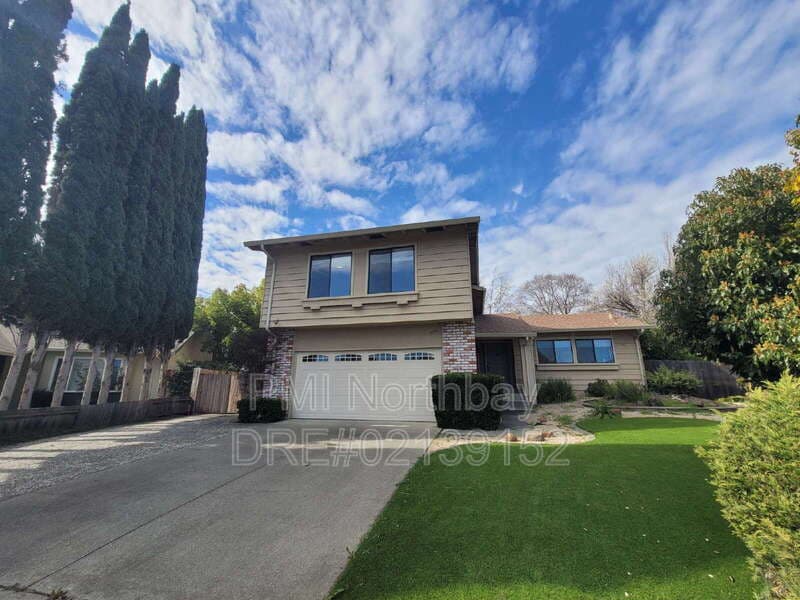 Fairfield House: 3552 Larchmont Court