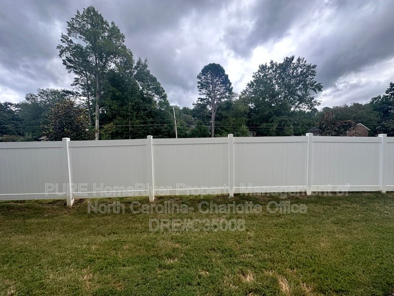 Charlotte House: 2019 Langer St