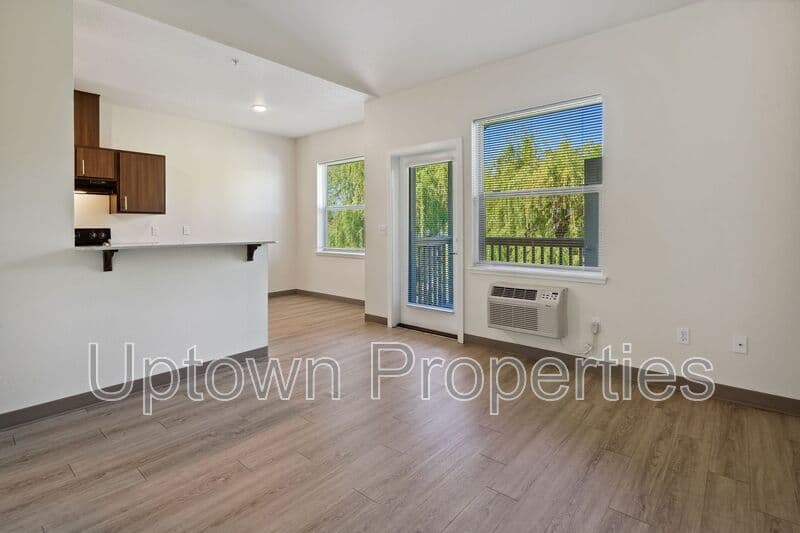 Fairview House: 2655 NE 205th Ave