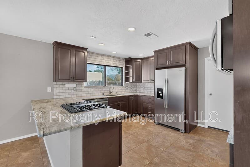 Rio Rancho House: 209 Villa Verde Drive Southeast
