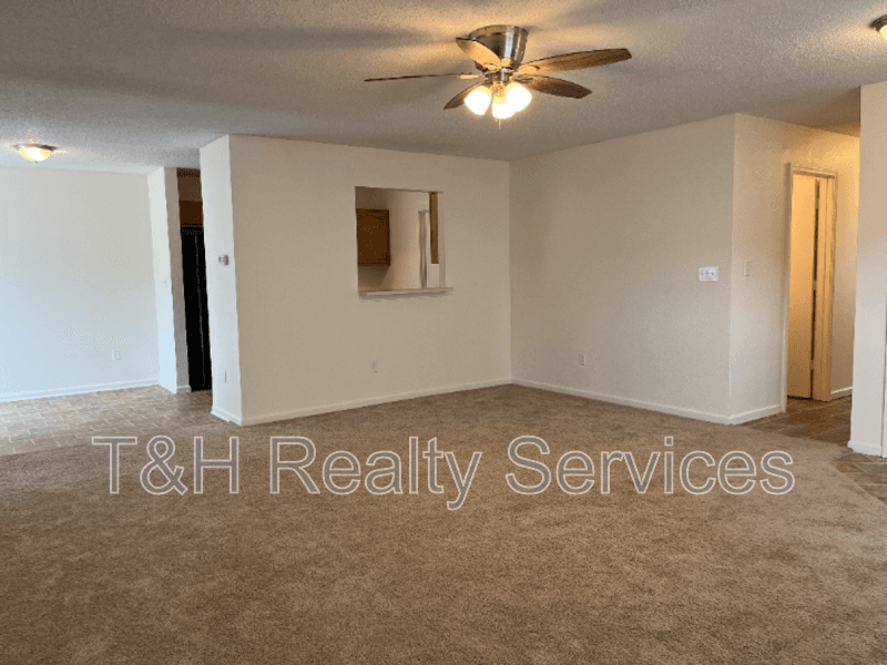 Indianapolis House: 4210 Village Trace Boulevard