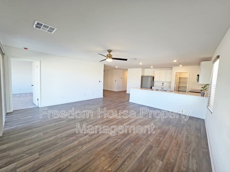 Pahrump House: 766 Makenna Rain Drive