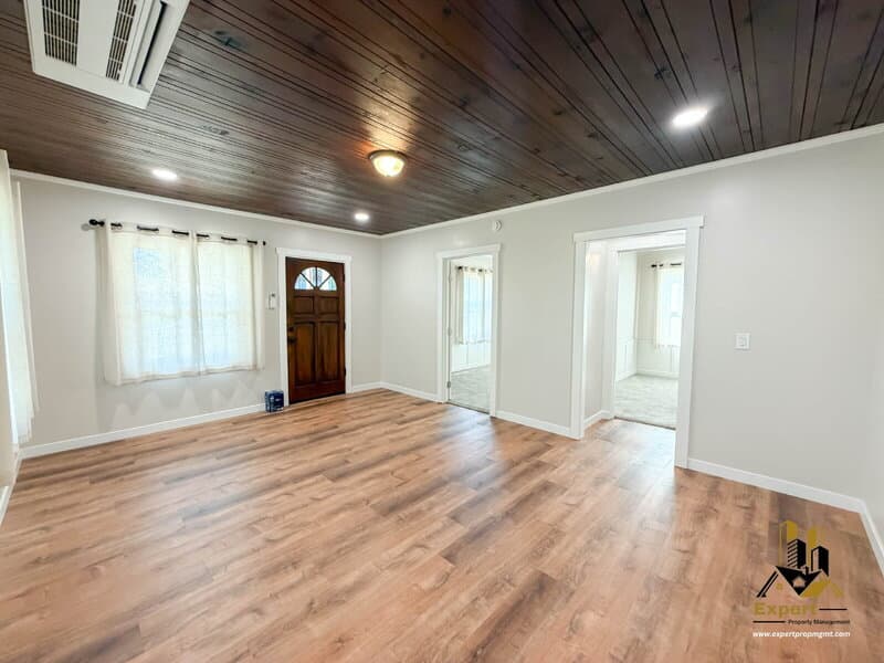 Sacramento House: 305 Wilson Avenue