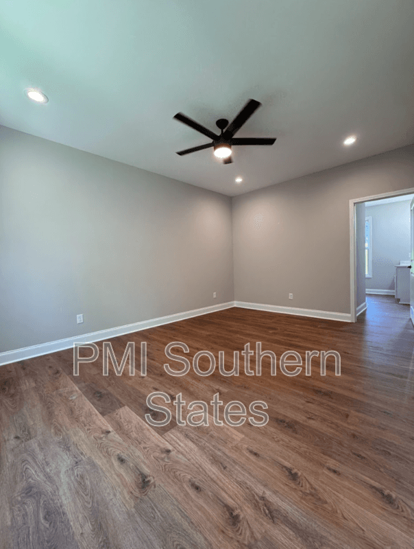 Greenville House: 711 Rockcliff St