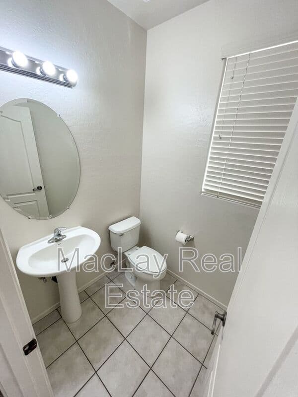 Mesa House: 10252 E Isleta ave