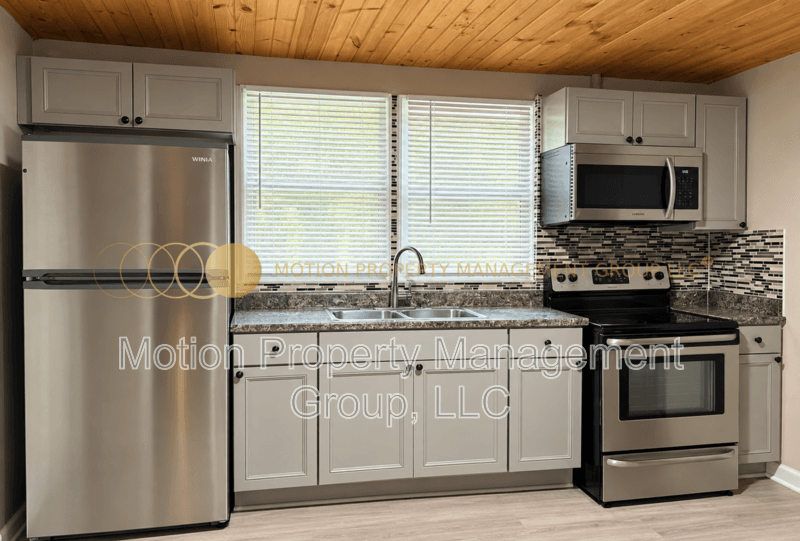 Lenoir House: 808 Harrisburg Dr SW