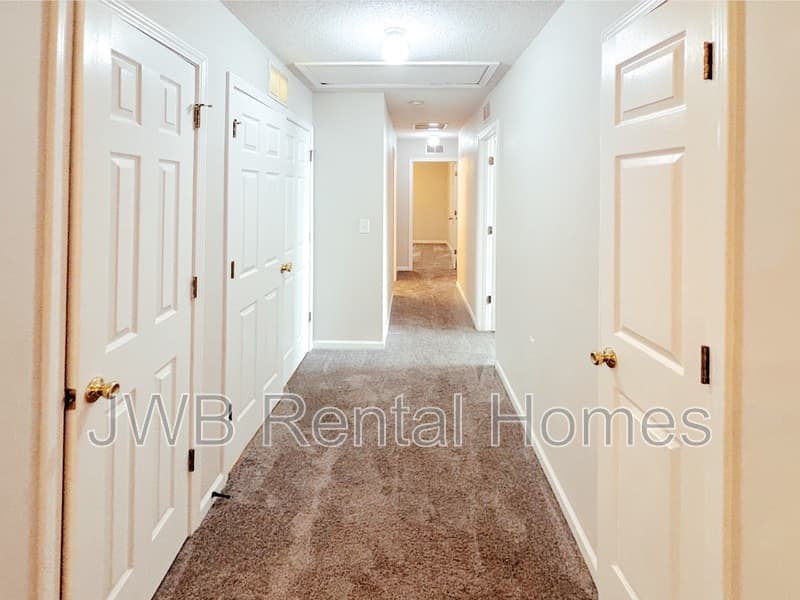 Jacksonville House: 8315 Oden Ave
