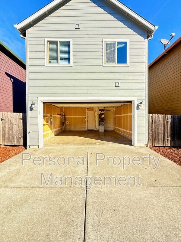 Vancouver House: 137 NW 76th St