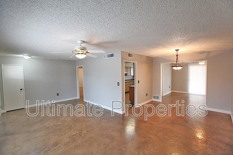 Sun City House: 9331 W Arrowhead Dr