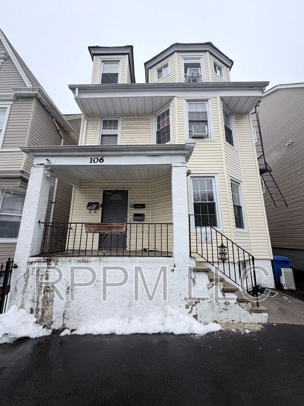 East Orange Condo: 106 N 16th St #1