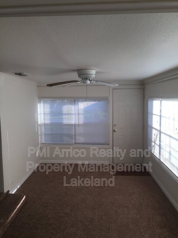 Lakeland House: 124 Bassedena Cir S