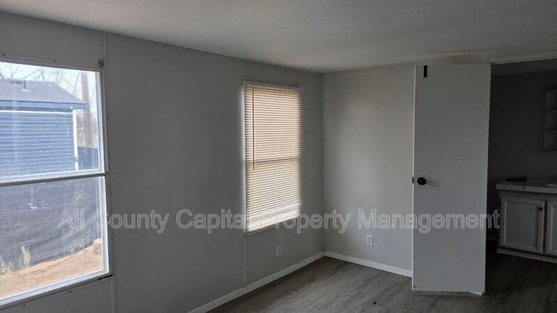 Smithville House: 1113 Colorado Dr 10