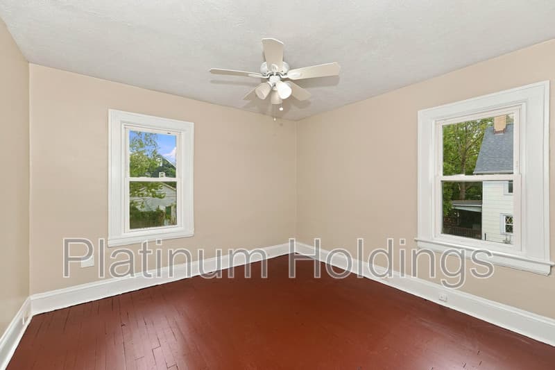 Cleveland House: 4265 E 126th St