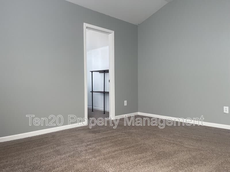 Columbus House: 4955 Brightstar Lane
