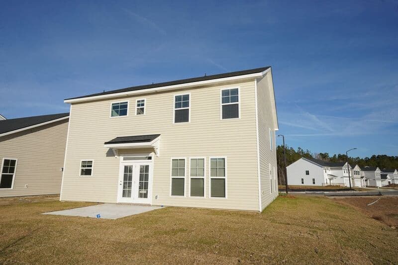 Savannah House: 257 Brookline Dr