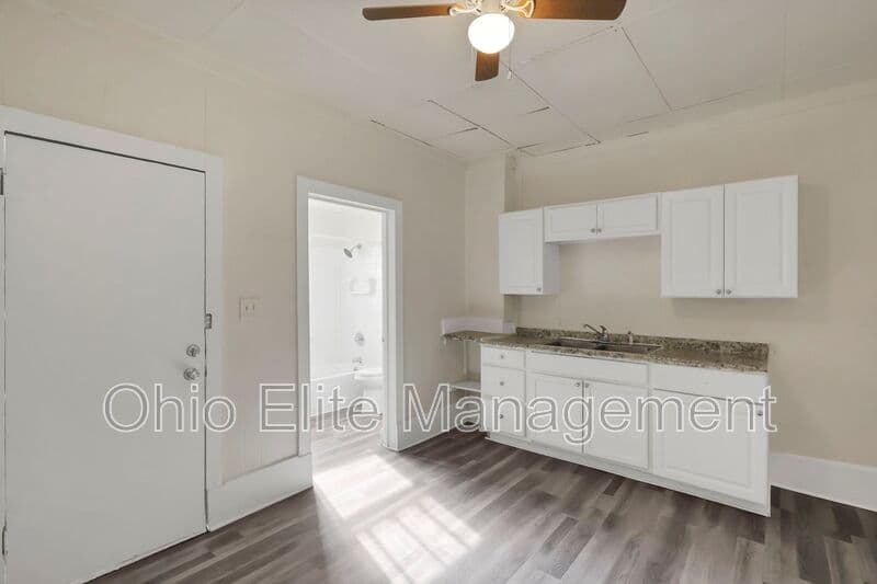 Columbus House: 2709 Sullivant Ave