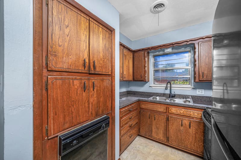 Lawton House: 4802 Southeast Avalon Avenue
