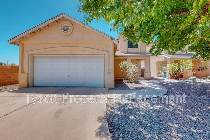 Albuquerque House: 3639 Big Cottonwood CT SW