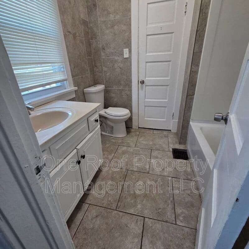 Kansas House: 447 N Lawndale Ave