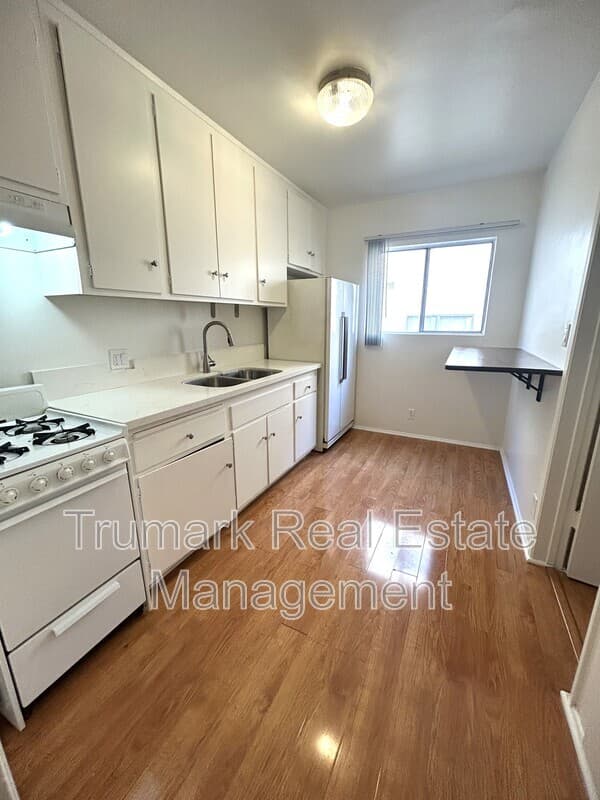 Burbank Condo: 337 E Tujunga Ave