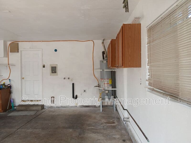 Vallejo House: 400 Mokelumne Drive