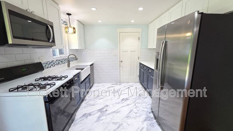 Port Orchard House: 2977 Hoover Ave SE