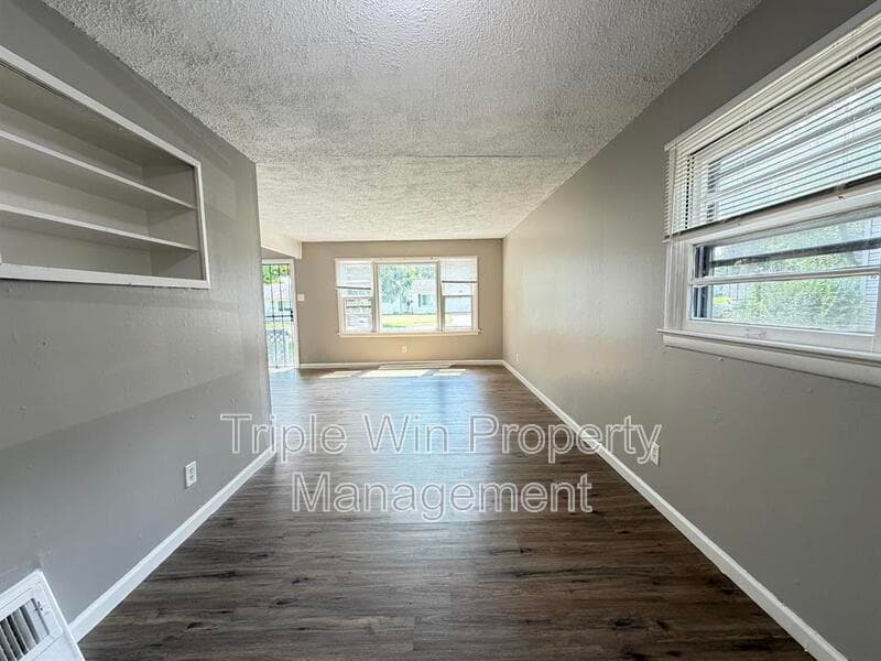 Saint Louis House: 1113 Highmont Dr