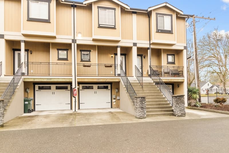 Lakewood Condo: Gravelly Lake Townhomes 8911 Gravelly Lake Dr SW - 116