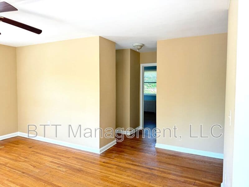 Brentwood Condo: 4013 38th St