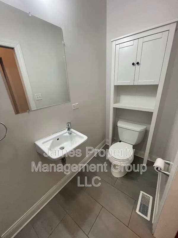 Chicago Condo: 2511 W Cortland St - 1