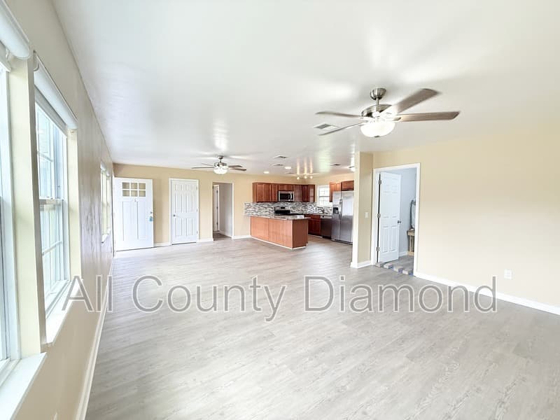 Panama City House: 175 N Berthe Ave