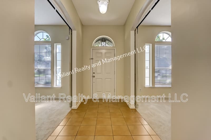 Jacksonville House: 8391 Candlewood Cove Trail