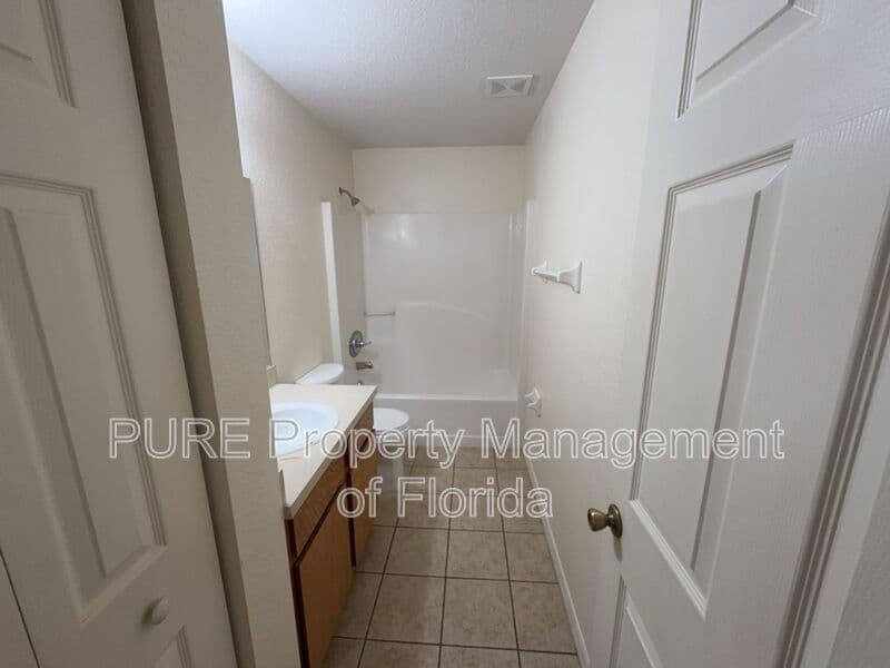 Ocala House: 7455 Midway Terrace