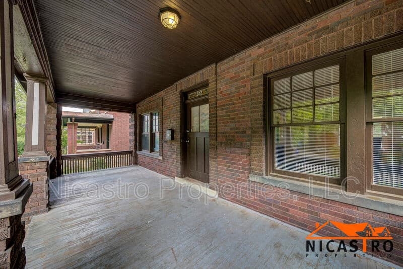 Columbus House: 202 E Frambes Avenue