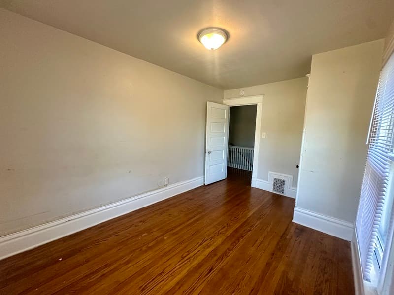 Cedar Rapids House: 1555 Park Ave SE
