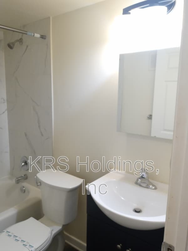 Richmond Apartment: 1267 Nelson St