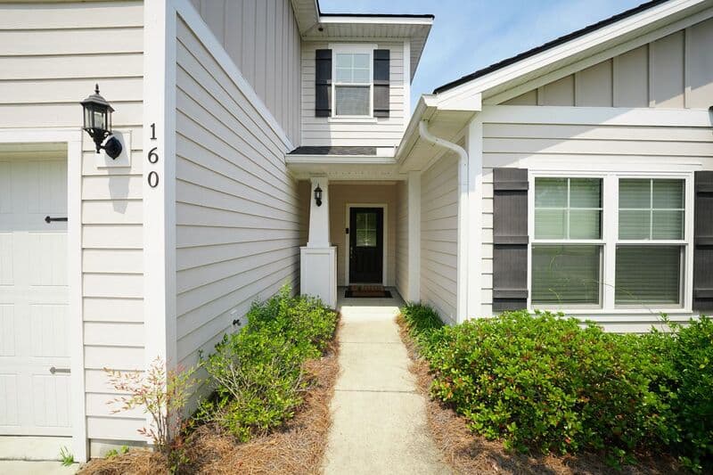 Richmond Hill House: 160 Lake Lily Drive