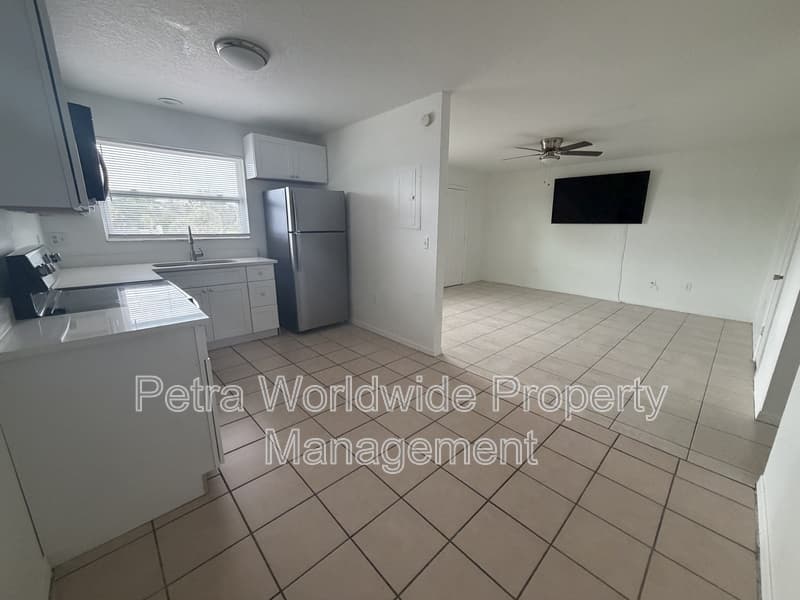 Eustis Condo: 900 N Bay Street